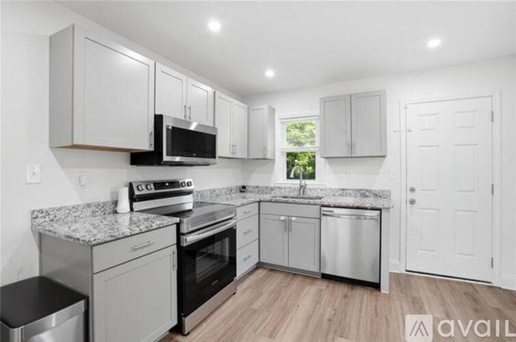 Atlanta House: 320 Camfield Court Southwest