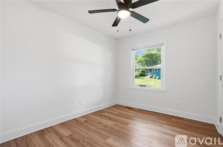 Atlanta House: 320 Camfield Court Southwest