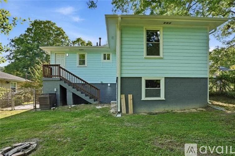 Atlanta House: 320 Camfield Court Southwest