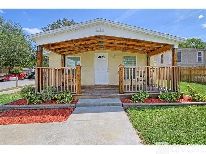 Clearwater House: 1235 Lakeview Road