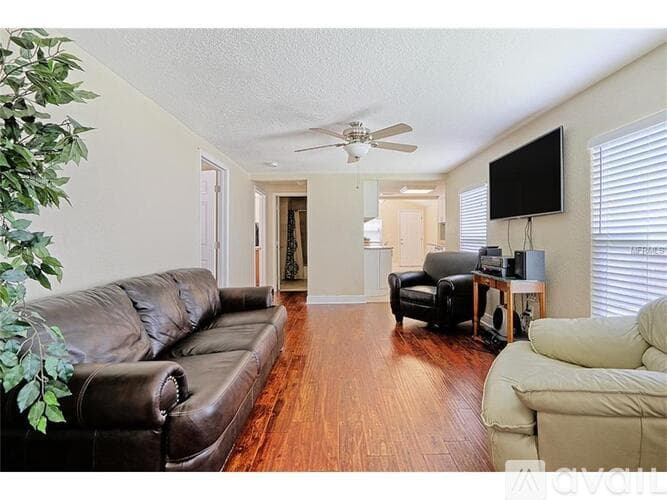 Clearwater House: 1235 Lakeview Road