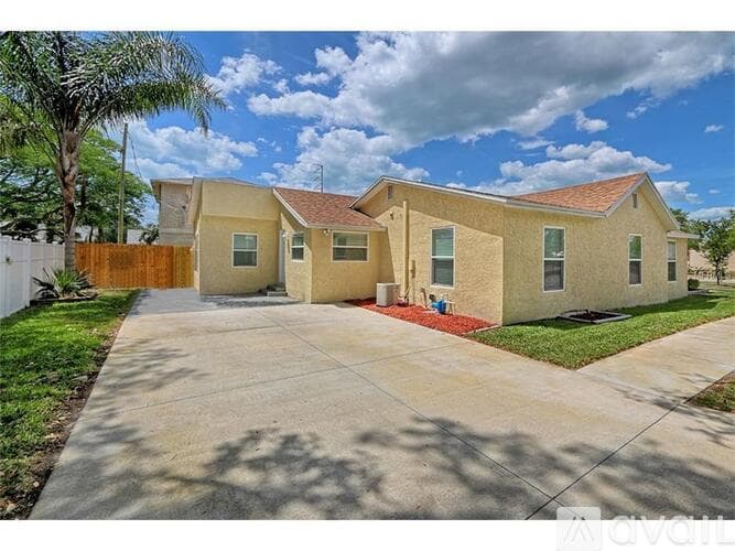 Clearwater House: 1235 Lakeview Road
