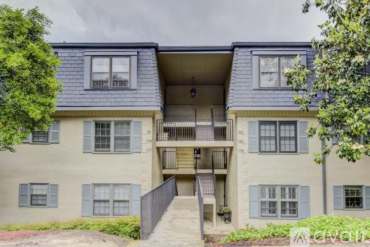 Atlanta Condo: 182 Amherst Place Northwest