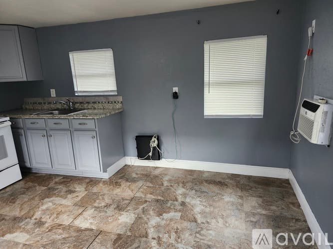 Gibsonton Apartment: Davis Street
