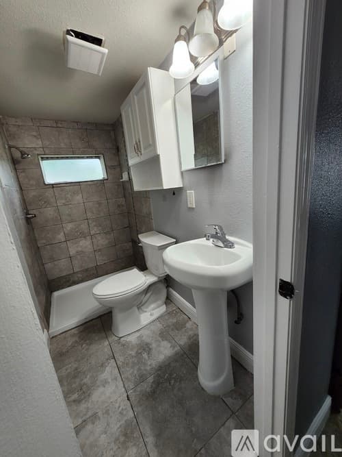 Gibsonton Apartment: Davis Street