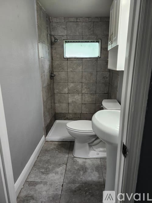 Gibsonton Apartment: Davis Street