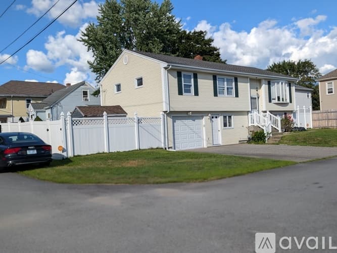 North Providence Apartment: 28 Halsey Street
