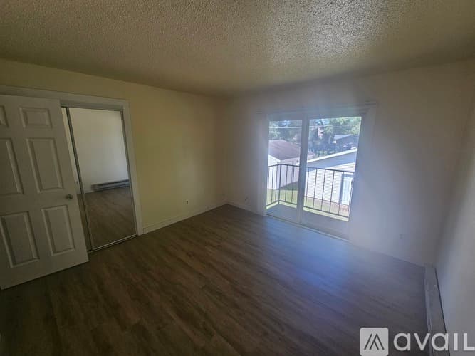 La Crosse Apartment: 1749 Bainbridge St