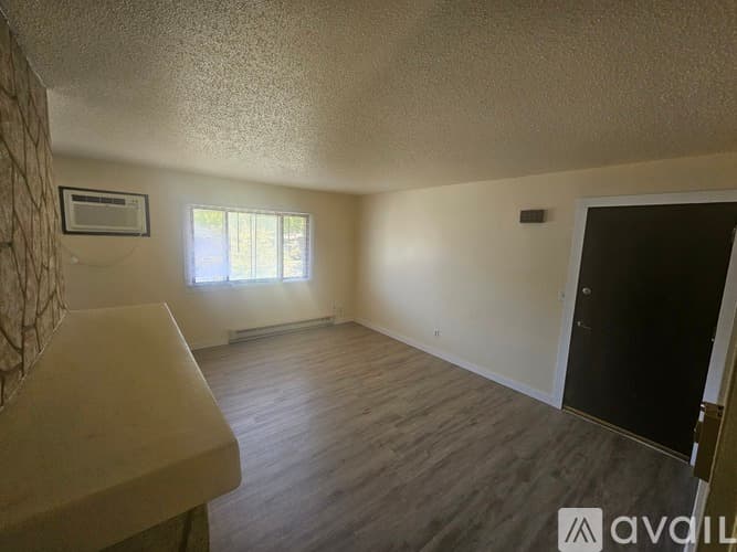 La Crosse Apartment: 1749 Bainbridge St