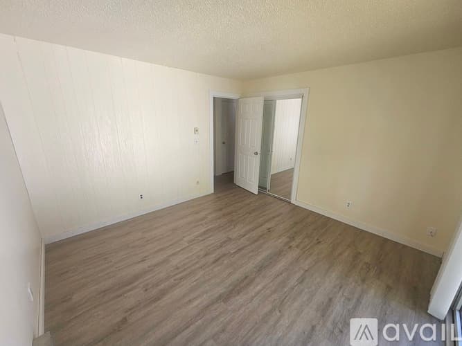 La Crosse Apartment: 1749 Bainbridge St