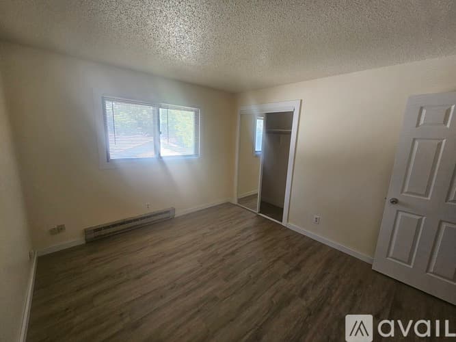 La Crosse Apartment: 1749 Bainbridge St