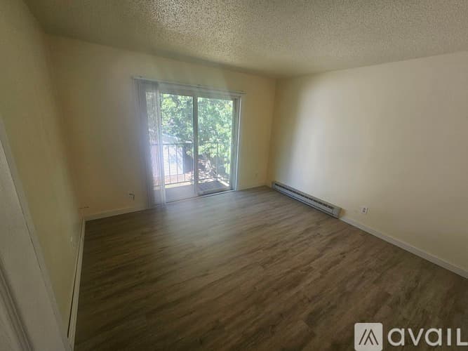 La Crosse Apartment: 1749 Bainbridge St