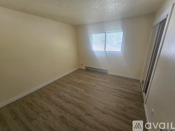 La Crosse Apartment: 1749 Bainbridge St