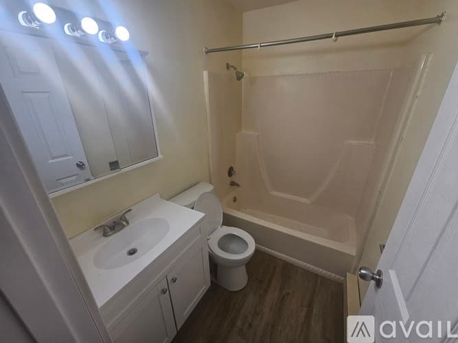 La Crosse Apartment: 1749 Bainbridge St