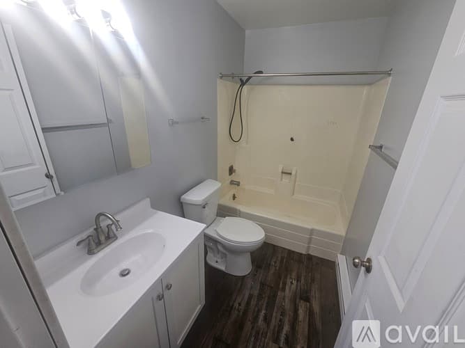 La Crosse Apartment: 1731 La Cres St