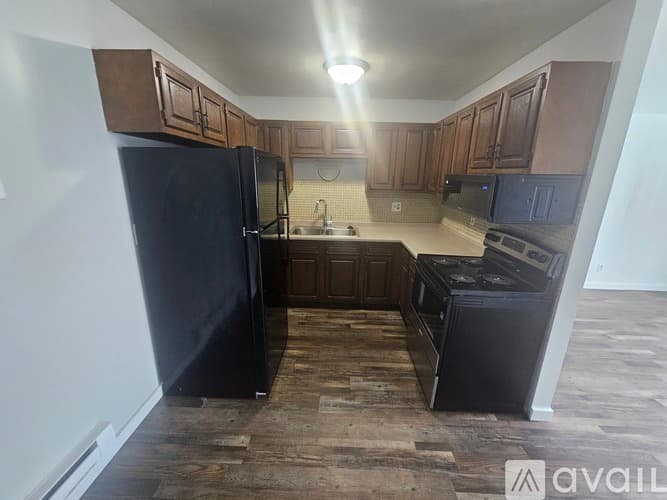 La Crosse Apartment: 1731 La Cres St
