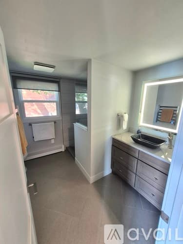 Kimball House: 16541 Carnelian Rd