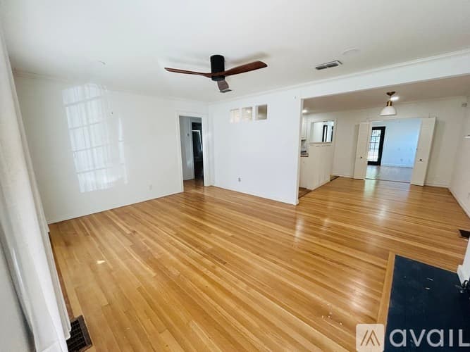 Fort Worth House: 2732 6th Avenue