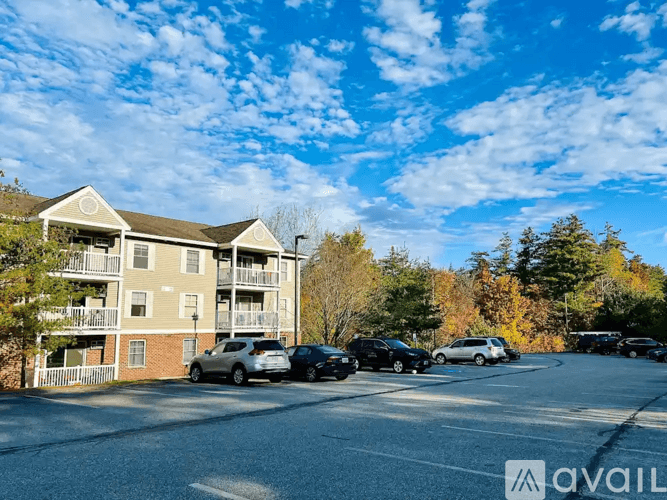 Milford Apartment: 59 Ponemah Hill Road