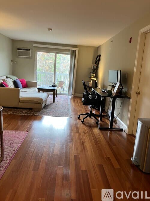 Milford Apartment: 59 Ponemah Hill Road