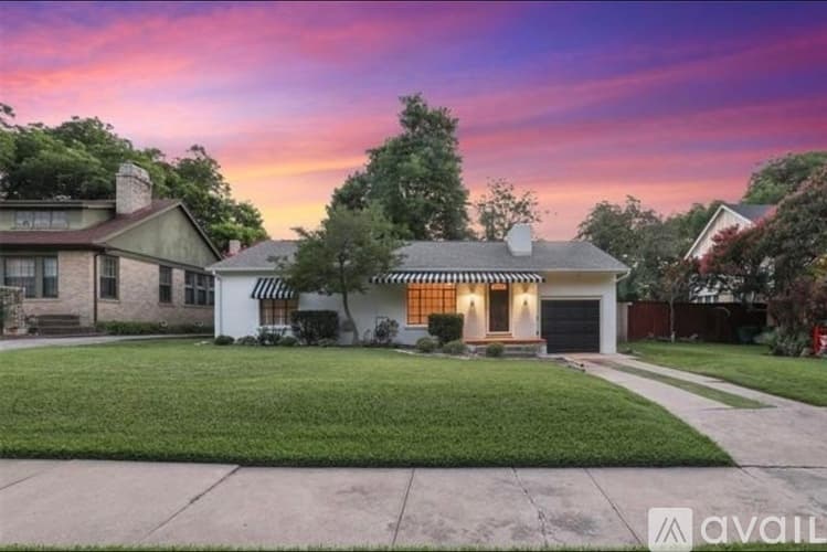 Fort Worth House: 2732 6th Avenue