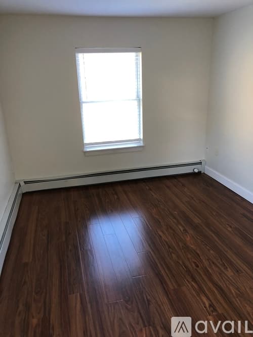 Milford Apartment: 59 Ponemah Hill Road