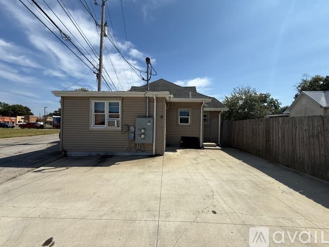 Terre Haute Apartment: 19 S 18th St