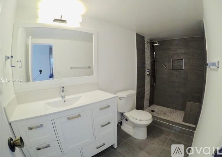 Hallandale Beach Apartment: 1000 Parkview Dr