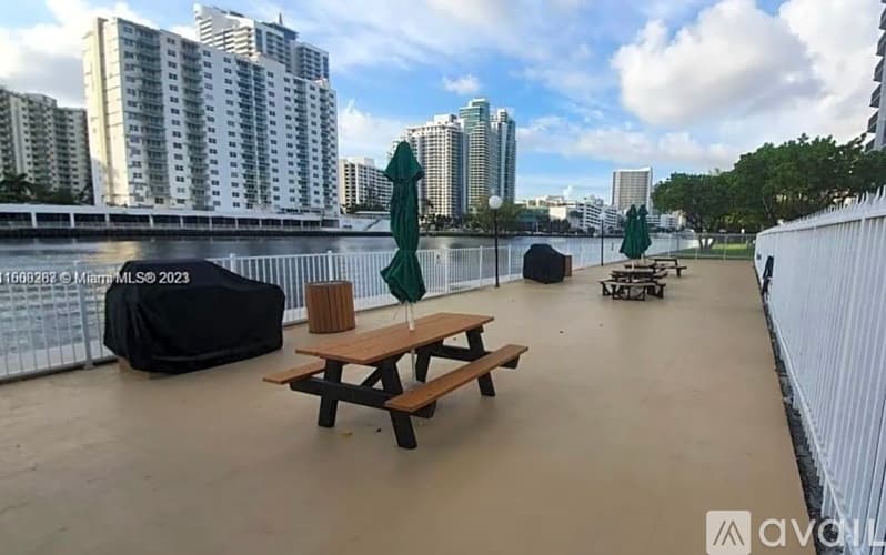 Hallandale Beach Apartment: 1000 Parkview Dr