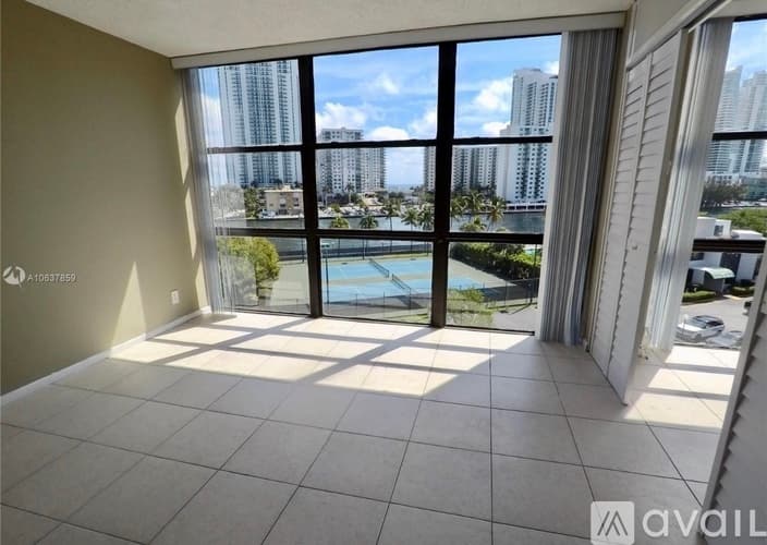 Hallandale Beach Apartment: 1000 Parkview Dr