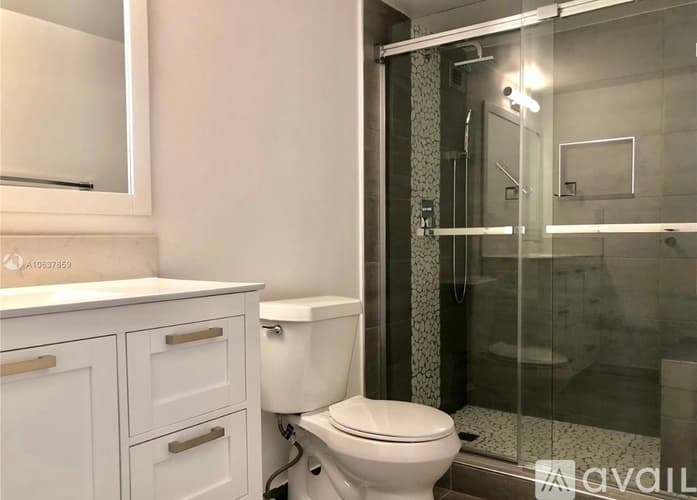 Hallandale Beach Apartment: 1000 Parkview Dr