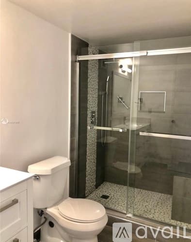 Hallandale Beach Apartment: 1000 Parkview Dr