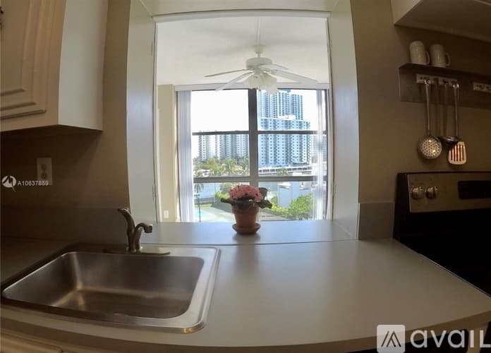 Hallandale Beach Apartment: 1000 Parkview Dr