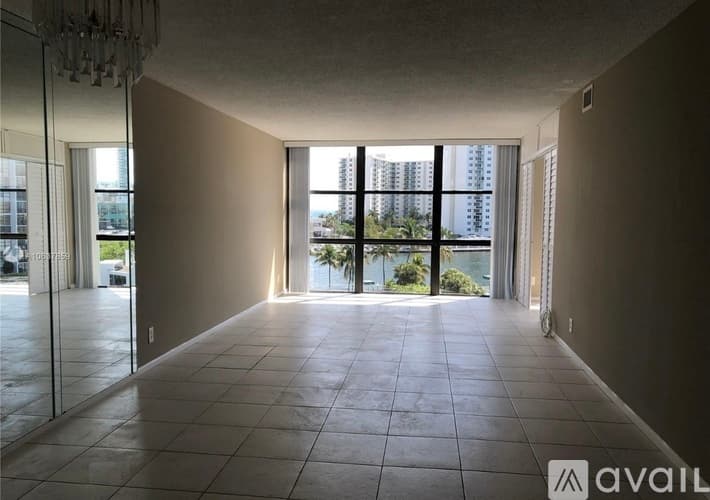 Hallandale Beach Apartment: 1000 Parkview Dr