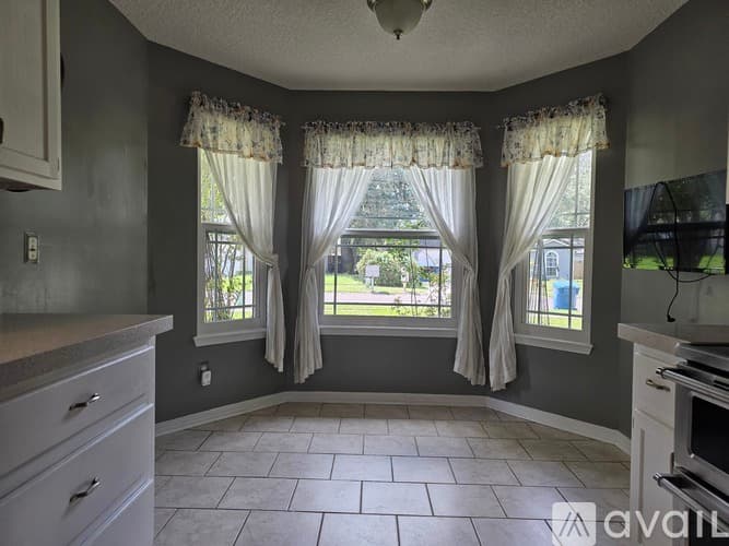 Jacksonville House: 3315 Ayrshire Street