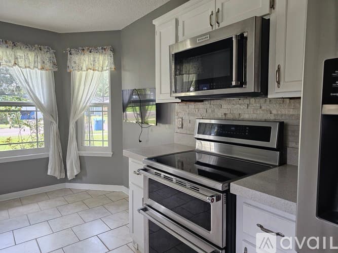 Jacksonville House: 3315 Ayrshire Street