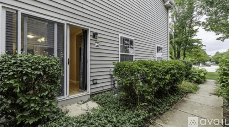 Mundelein Apartment: 1342 Orleans Dr