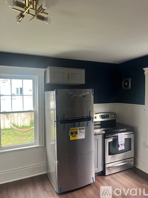 Salem Apartment: 173 Loring Ave
