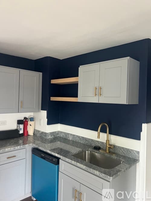 Salem Apartment: 173 Loring Ave