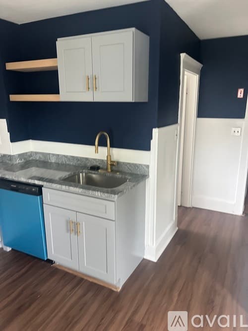Salem Apartment: 173 Loring Ave
