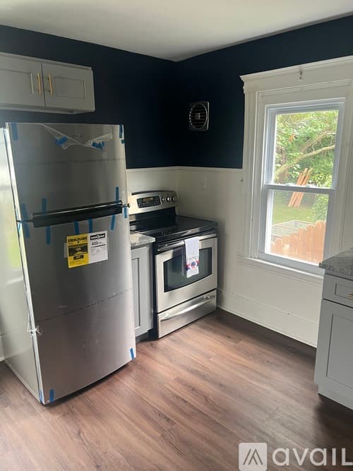 Salem Apartment: 173 Loring Ave
