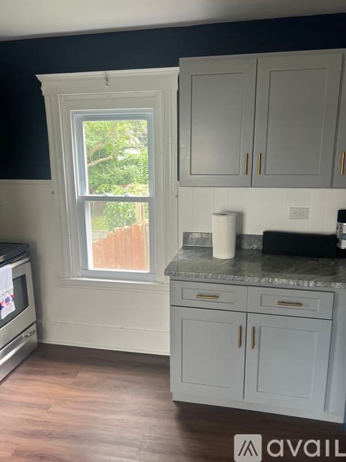 Salem Apartment: 173 Loring Ave