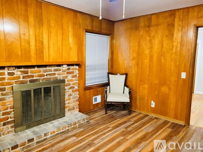 Columbia House: 6546 Haley Dr