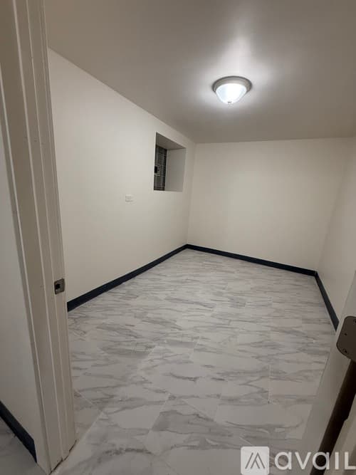 Chicago Apartment: 3310 West Eastwood Avenue