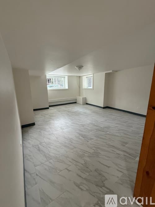Chicago Apartment: 3310 West Eastwood Avenue