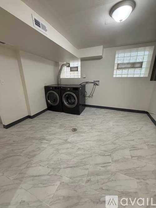 Chicago Apartment: 3310 West Eastwood Avenue
