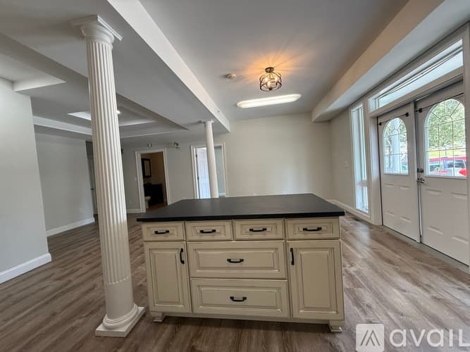 Griswold Apartment: 1 Brown Ave