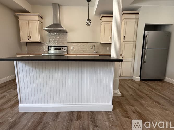 Griswold Apartment: 1 Brown Ave