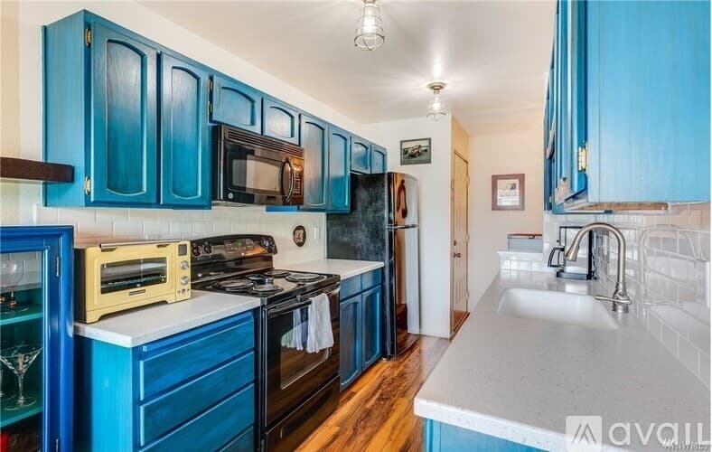Seattle Condo: 17430 Ambaum Blvd S