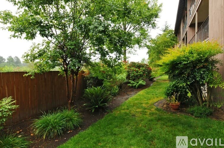 Seattle Condo: 17430 Ambaum Blvd S